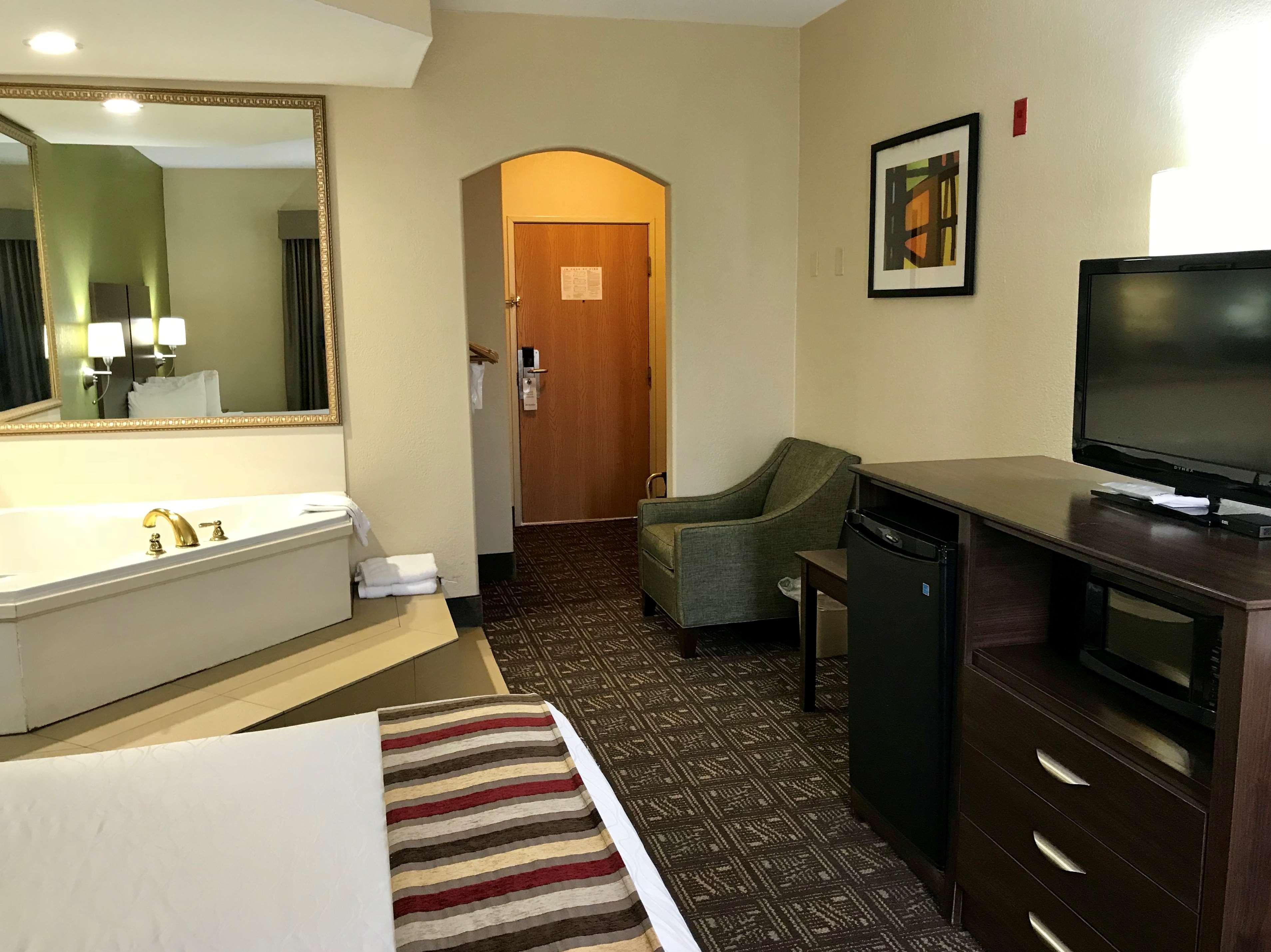 Best Western Rayne Inn Exterior photo