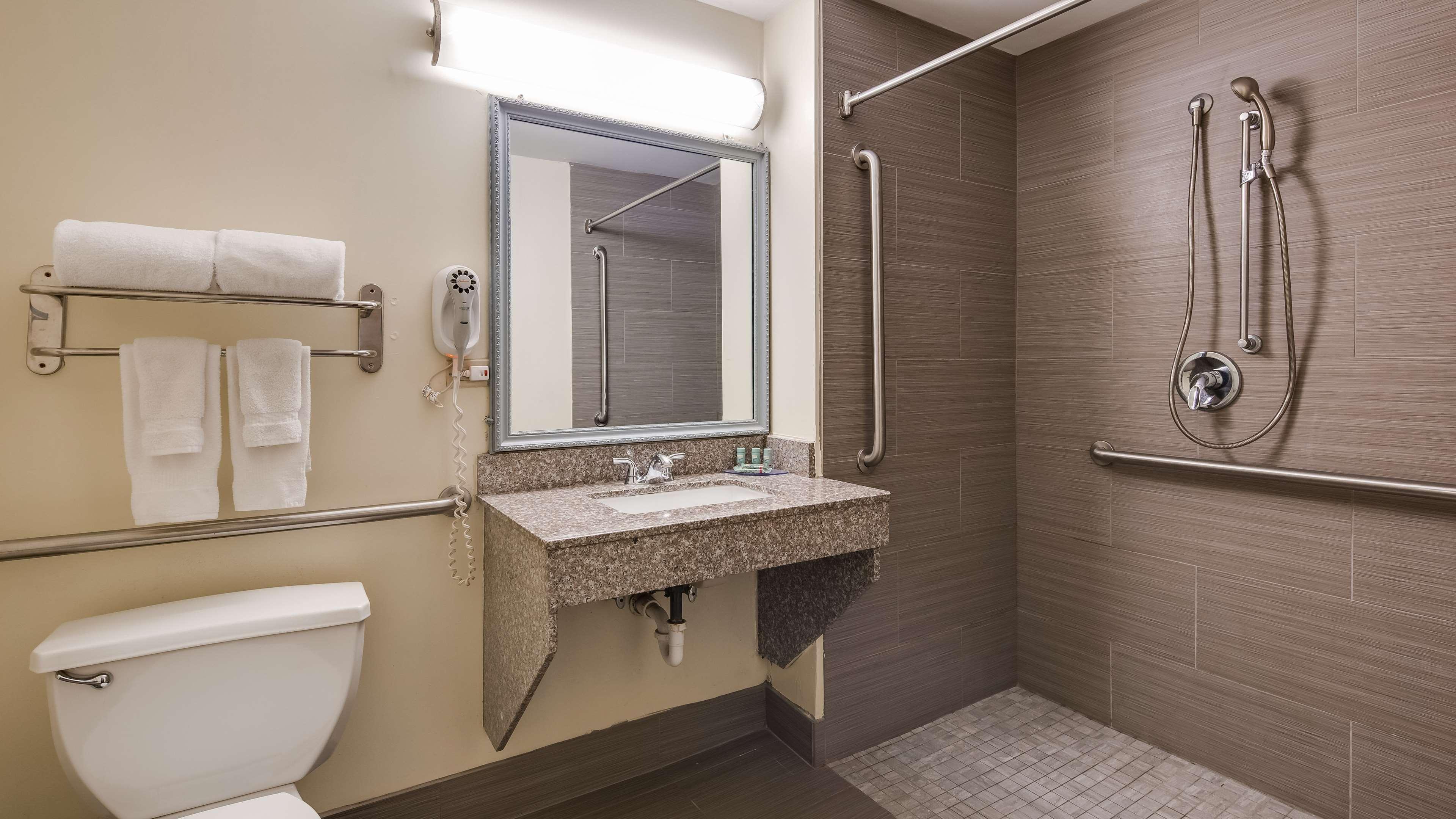 Best Western Rayne Inn Exterior photo