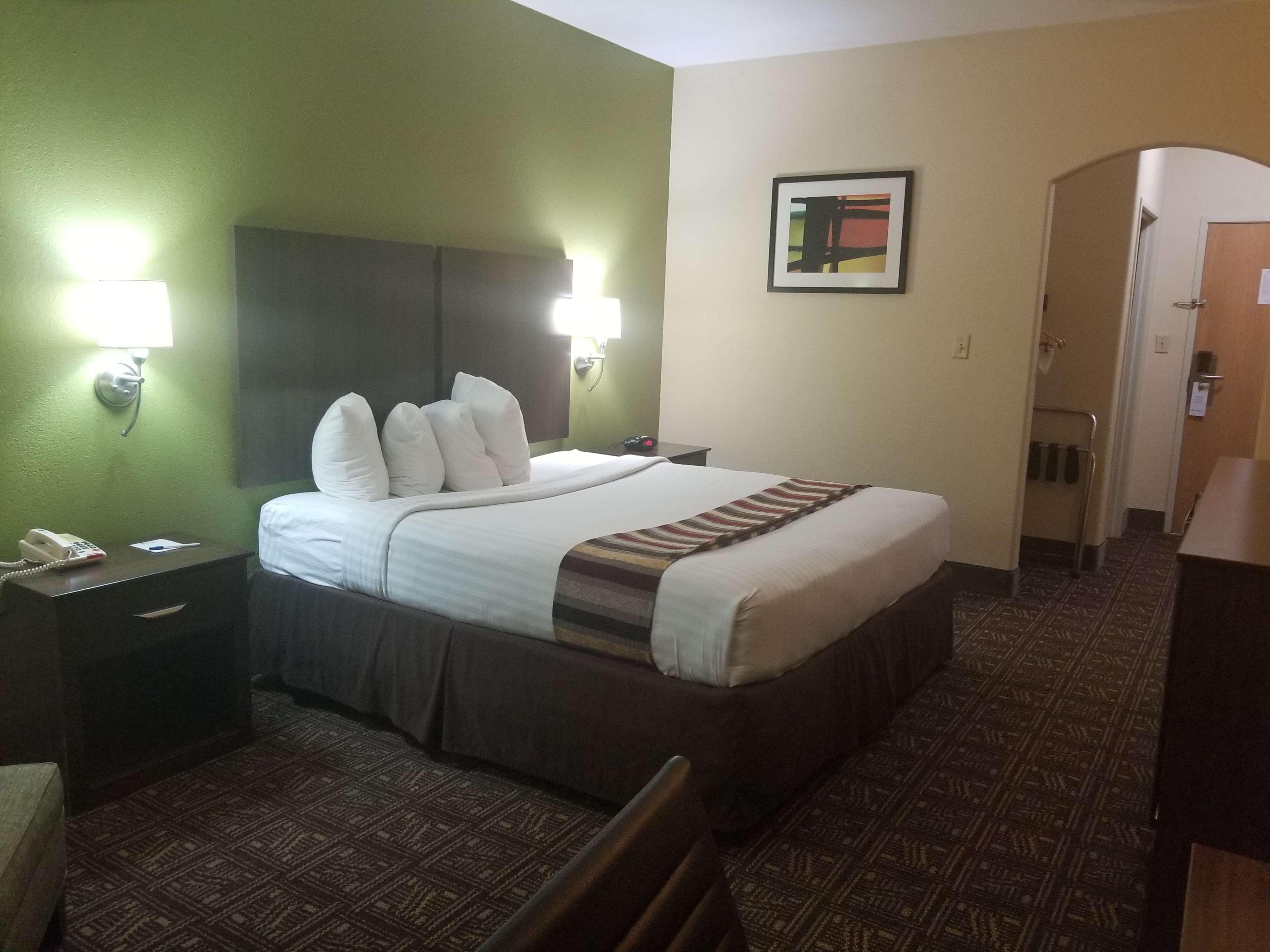 Best Western Rayne Inn Exterior photo