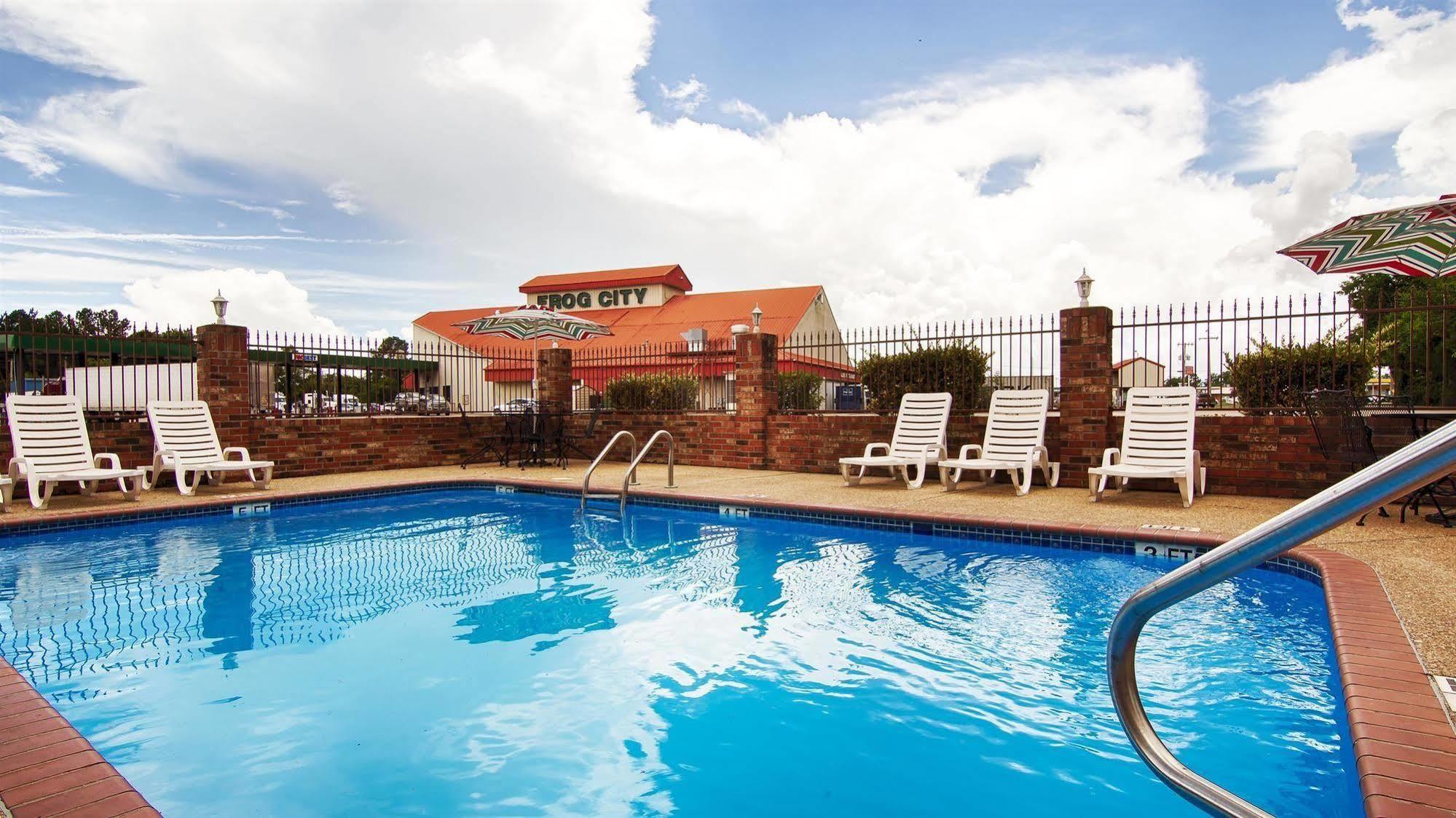 Best Western Rayne Inn Exterior photo